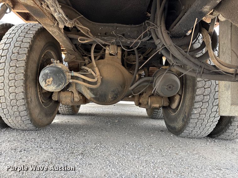 image for item FG0247 2003 International 7400 digger derrick truck