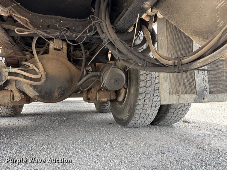 image for item FG0247 2003 International 7400 digger derrick truck