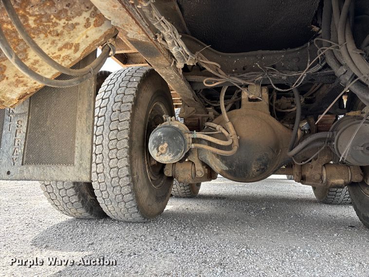 image for item FG0247 2003 International 7400 digger derrick truck