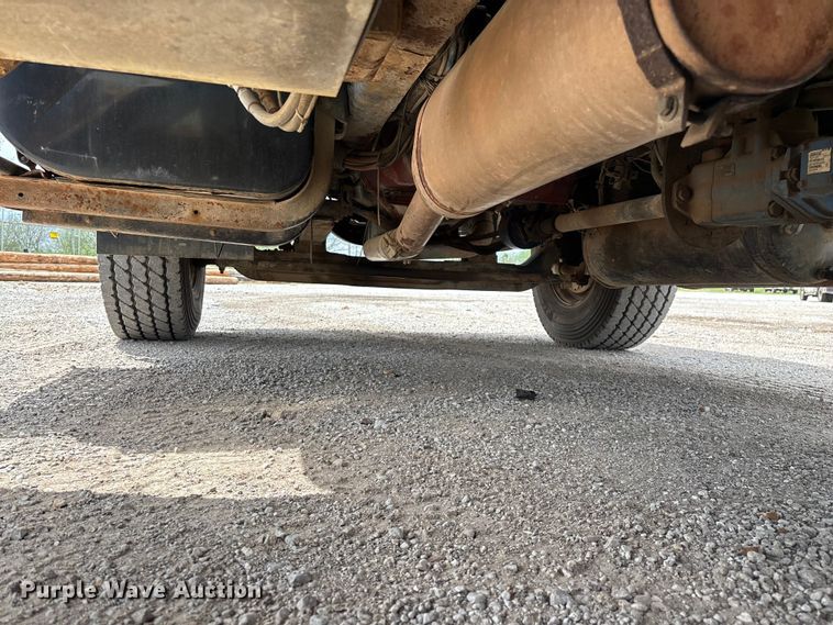 image for item FG0247 2003 International 7400 digger derrick truck