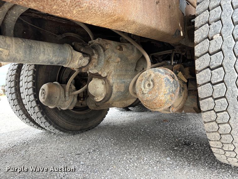 image for item FG0247 2003 International 7400 digger derrick truck