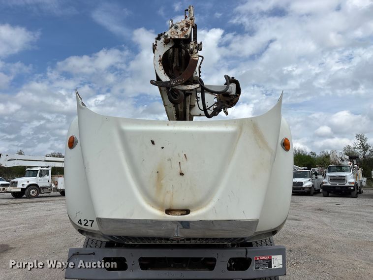 image for item FG0247 2003 International 7400 digger derrick truck