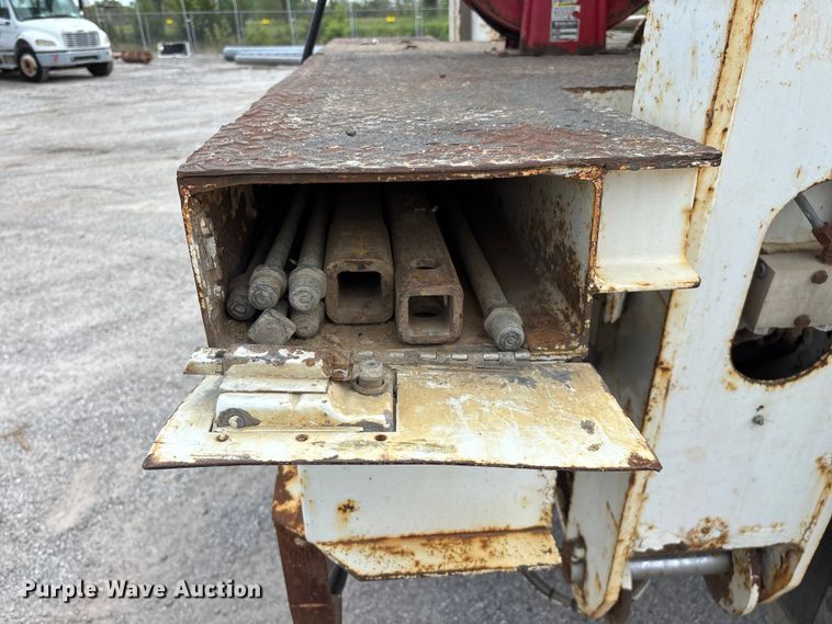 image for item FG0247 2003 International 7400 digger derrick truck