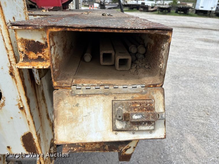 image for item FG0247 2003 International 7400 digger derrick truck