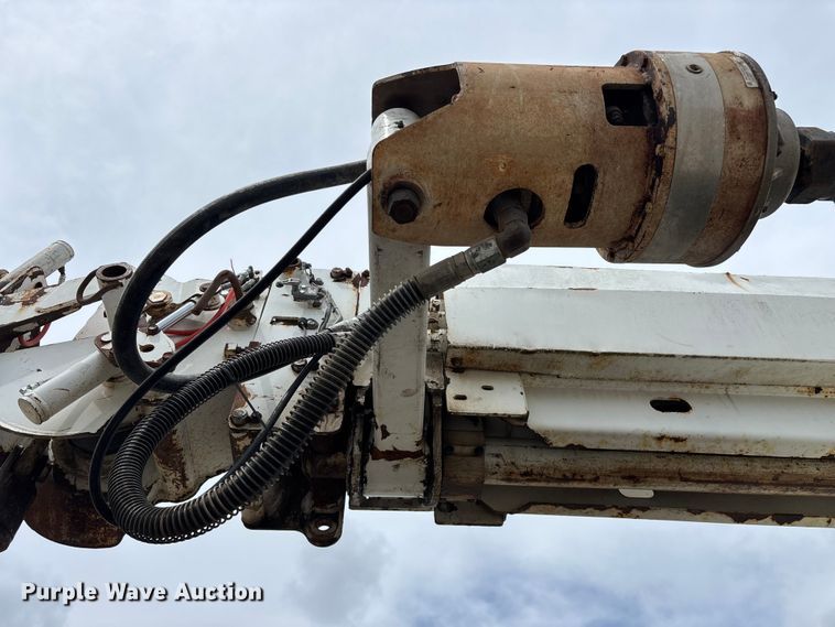 image for item FG0247 2003 International 7400 digger derrick truck