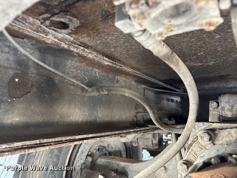 image for item FG0247 2003 International 7400 digger derrick truck