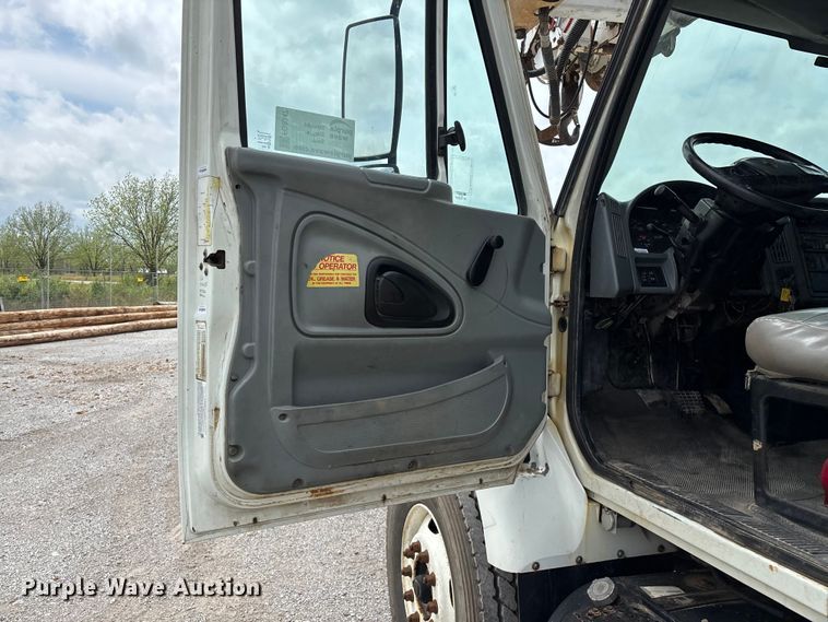 image for item FG0247 2003 International 7400 digger derrick truck