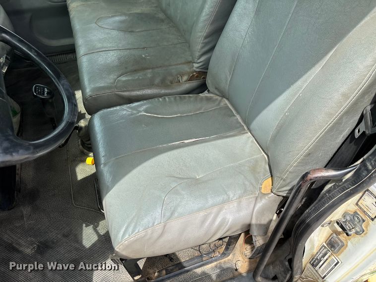 image for item FG0247 2003 International 7400 digger derrick truck