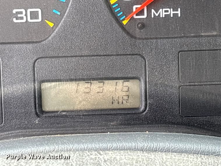 image for item FG0247 2003 International 7400 digger derrick truck