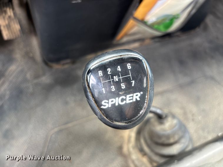 image for item FG0247 2003 International 7400 digger derrick truck