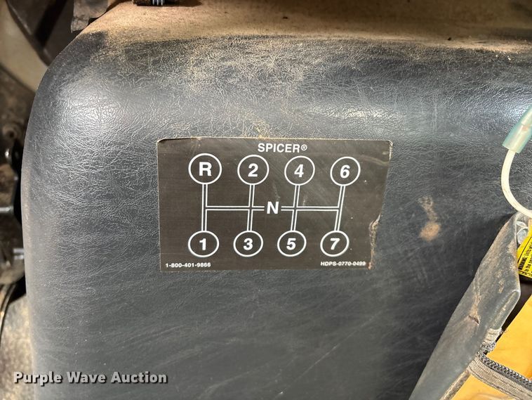 image for item FG0247 2003 International 7400 digger derrick truck