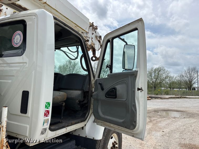 image for item FG0247 2003 International 7400 digger derrick truck