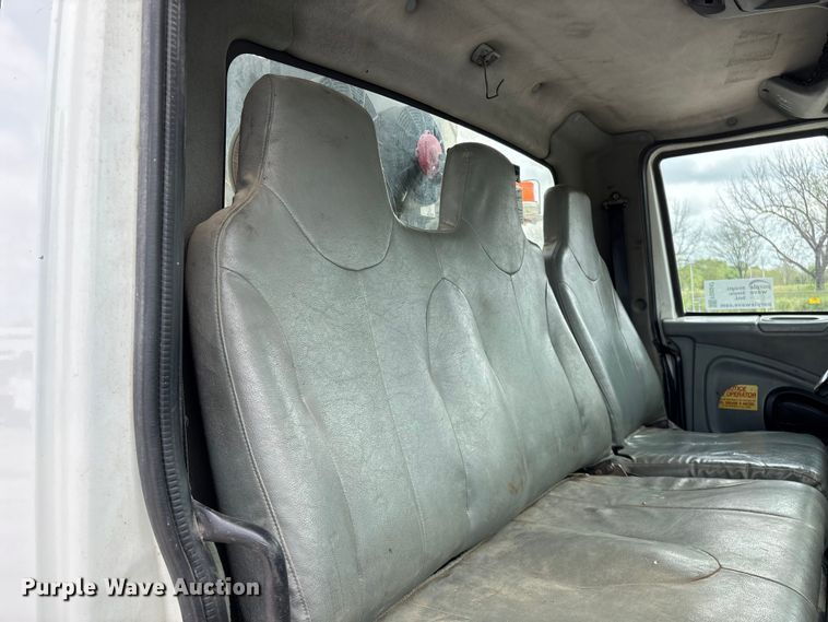 image for item FG0247 2003 International 7400 digger derrick truck