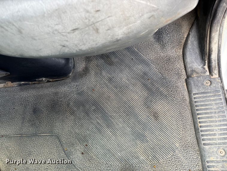 image for item FG0247 2003 International 7400 digger derrick truck