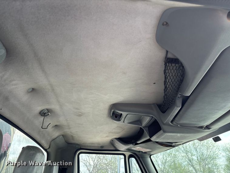 image for item FG0247 2003 International 7400 digger derrick truck