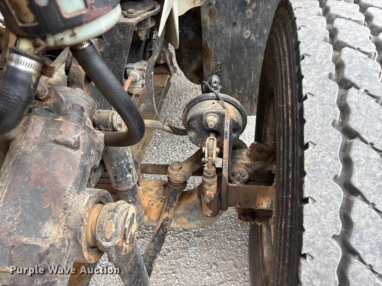 image for item FG0247 2003 International 7400 digger derrick truck