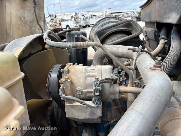 image for item FG0247 2003 International 7400 digger derrick truck