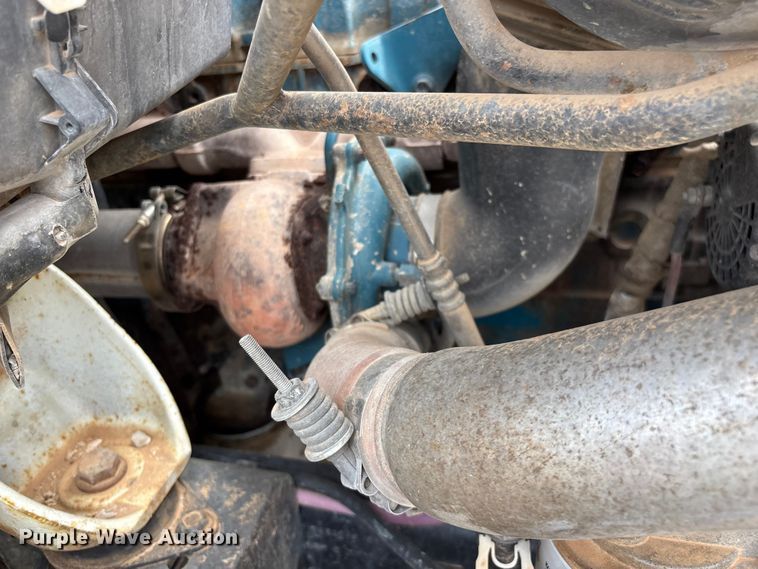 image for item FG0247 2003 International 7400 digger derrick truck