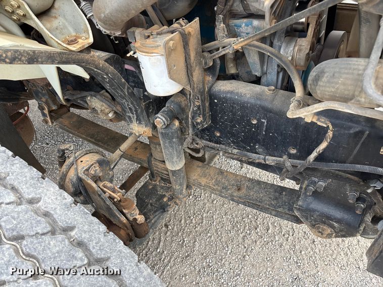 image for item FG0247 2003 International 7400 digger derrick truck