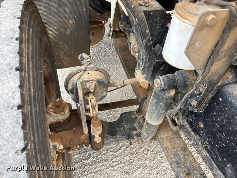 image for item FG0247 2003 International 7400 digger derrick truck