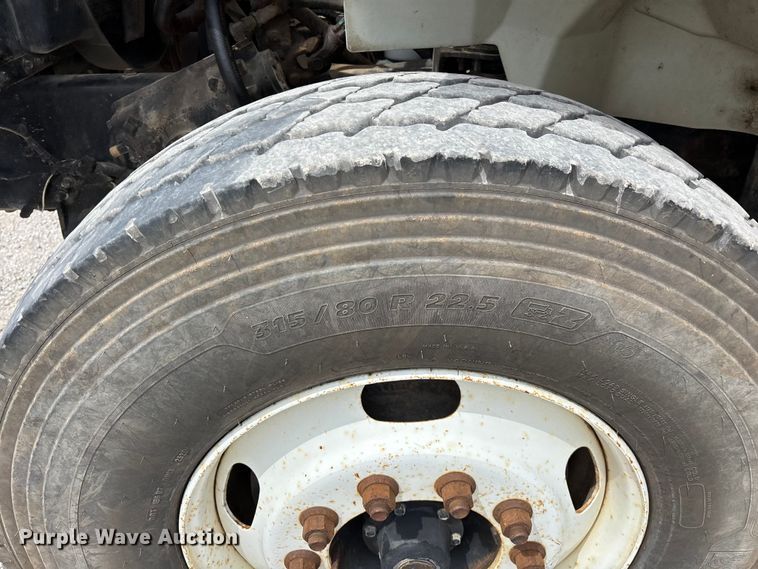 image for item FG0247 2003 International 7400 digger derrick truck