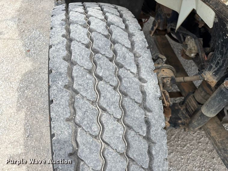 image for item FG0247 2003 International 7400 digger derrick truck