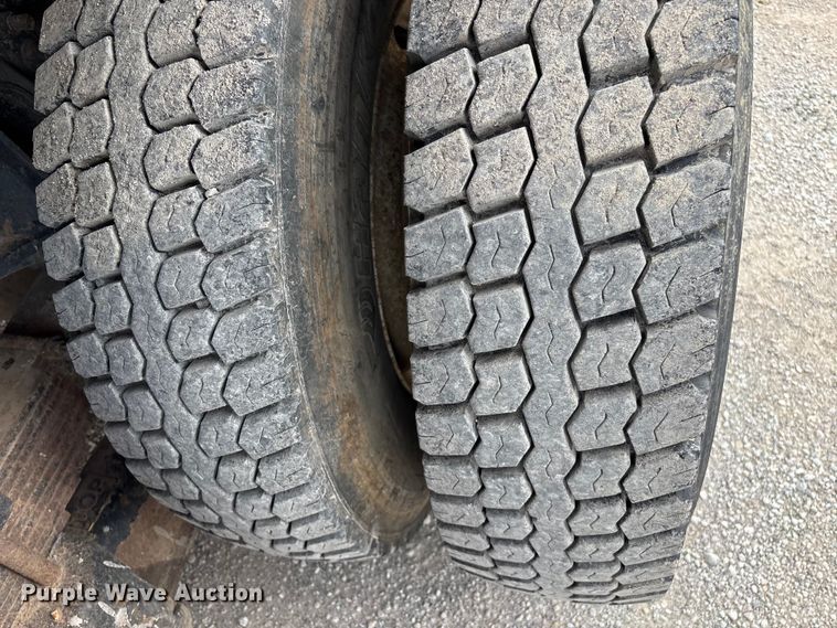 image for item FG0247 2003 International 7400 digger derrick truck