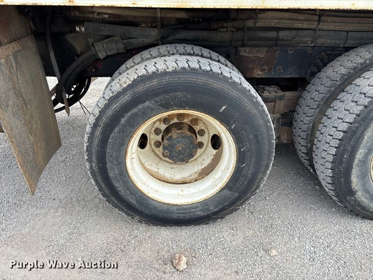 image for item FG0247 2003 International 7400 digger derrick truck