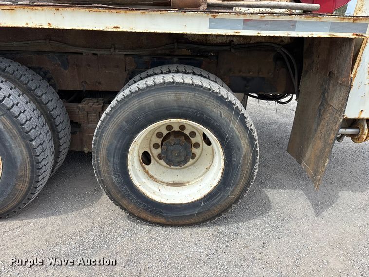 image for item FG0247 2003 International 7400 digger derrick truck