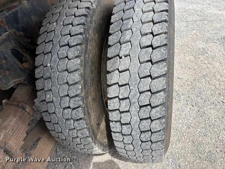 image for item FG0247 2003 International 7400 digger derrick truck