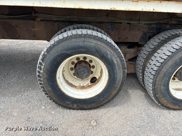 image for item FG0247 2003 International 7400 digger derrick truck