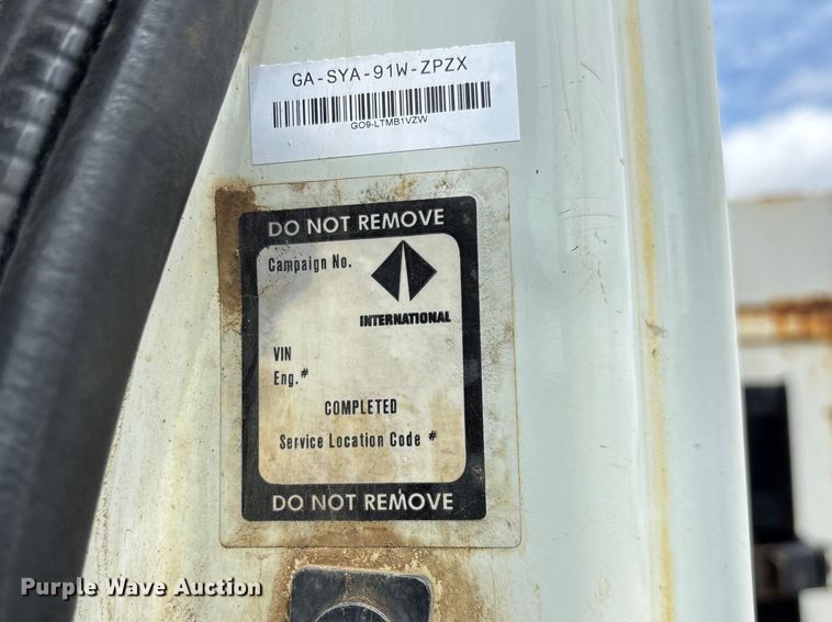 image for item FG0247 2003 International 7400 digger derrick truck