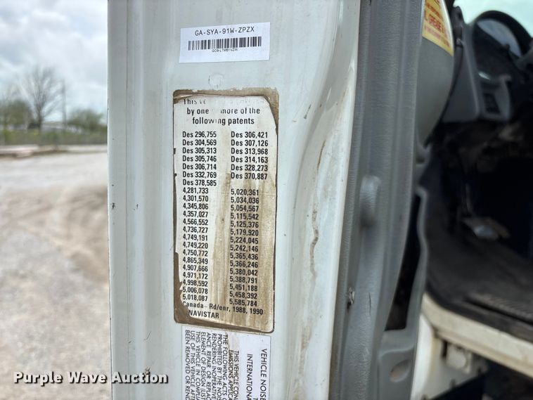 image for item FG0247 2003 International 7400 digger derrick truck