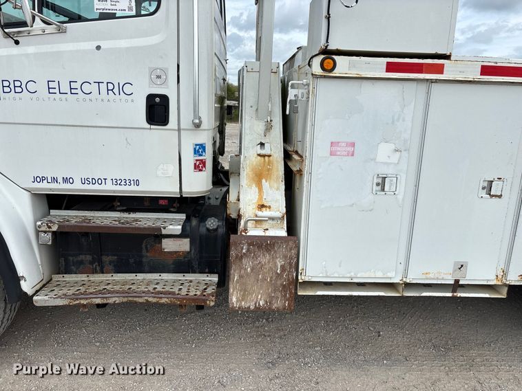 image for item FG0248 2002 Freightliner FL80 digger derrick truck