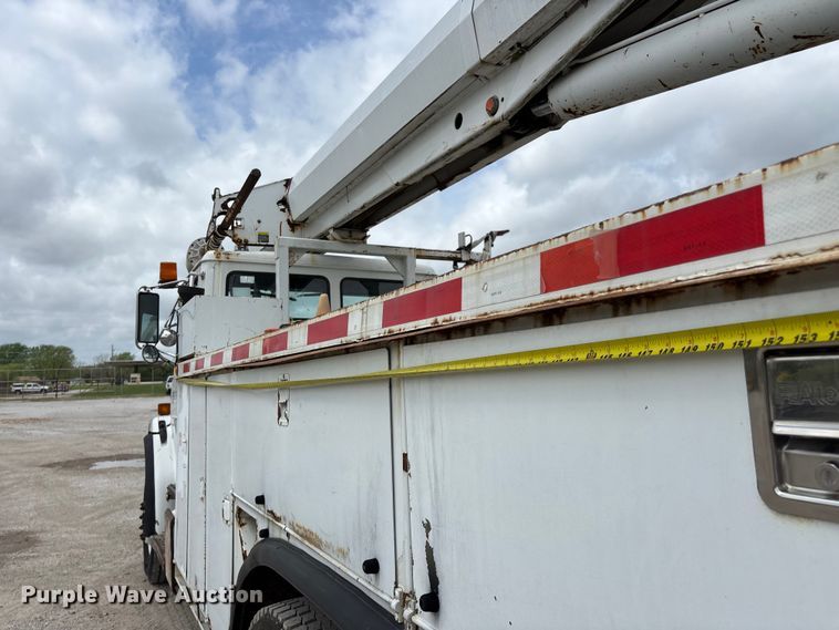 image for item FG0248 2002 Freightliner FL80 digger derrick truck