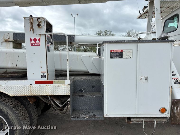 image for item FG0249 2001 Sterling Truck L7500 Series bucket truck