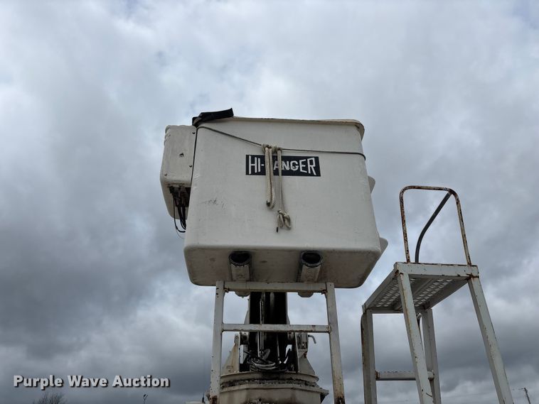 image for item FG0249 2001 Sterling Truck L7500 Series bucket truck