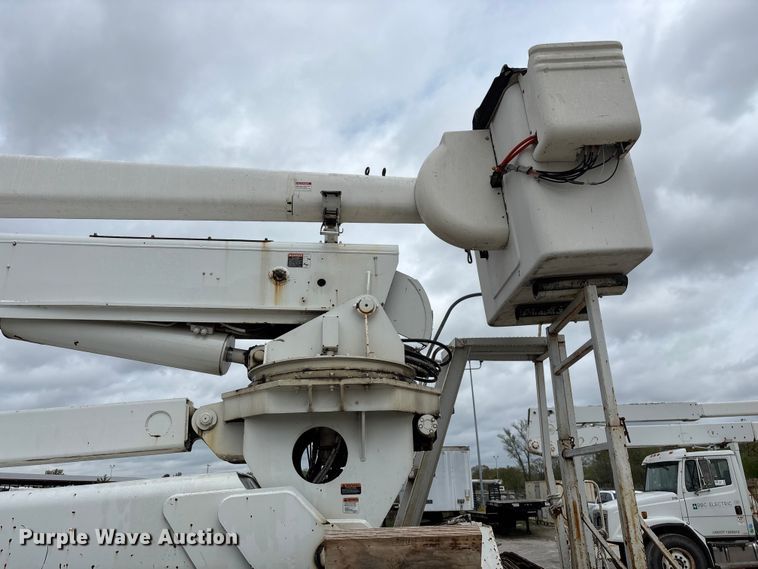 image for item FG0249 2001 Sterling Truck L7500 Series bucket truck