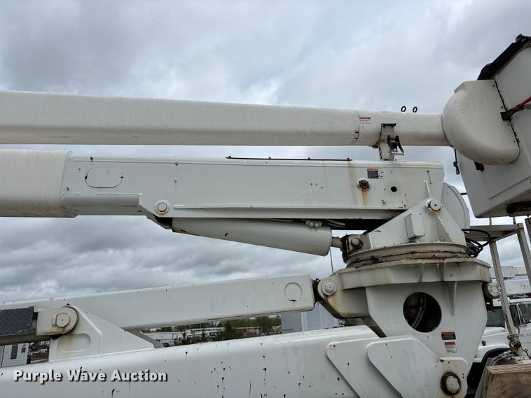 image for item FG0249 2001 Sterling Truck L7500 Series bucket truck