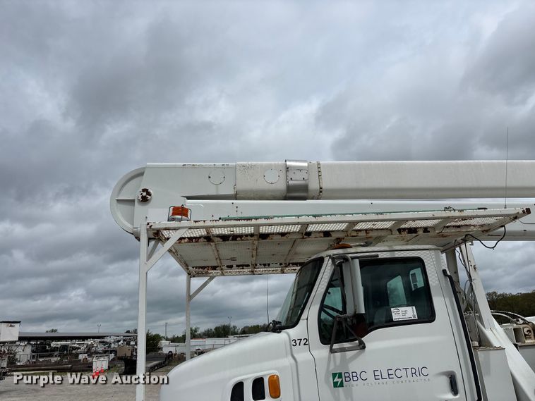image for item FG0249 2001 Sterling Truck L7500 Series bucket truck