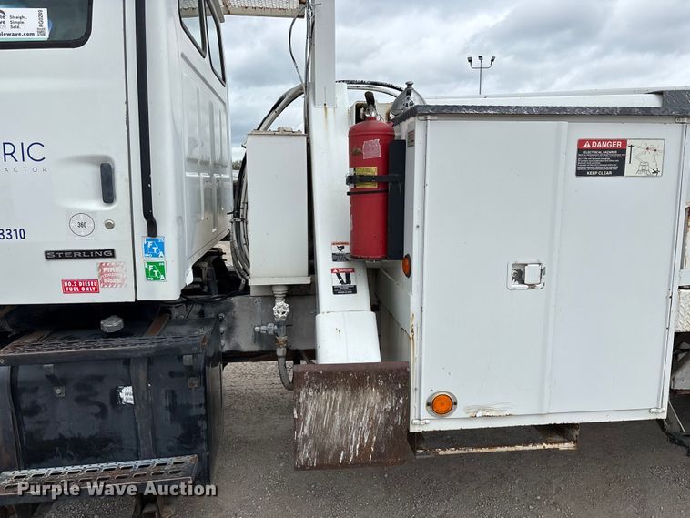 image for item FG0249 2001 Sterling Truck L7500 Series bucket truck