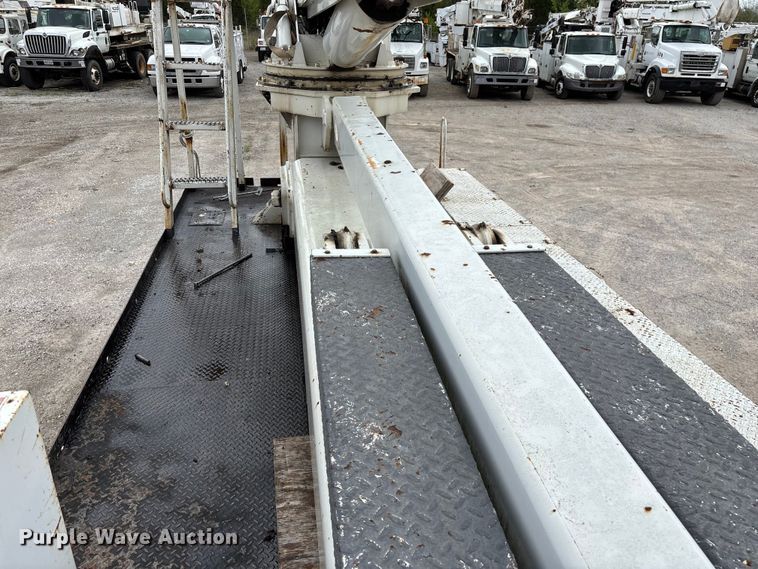 image for item FG0249 2001 Sterling Truck L7500 Series bucket truck