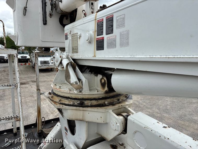 image for item FG0249 2001 Sterling Truck L7500 Series bucket truck
