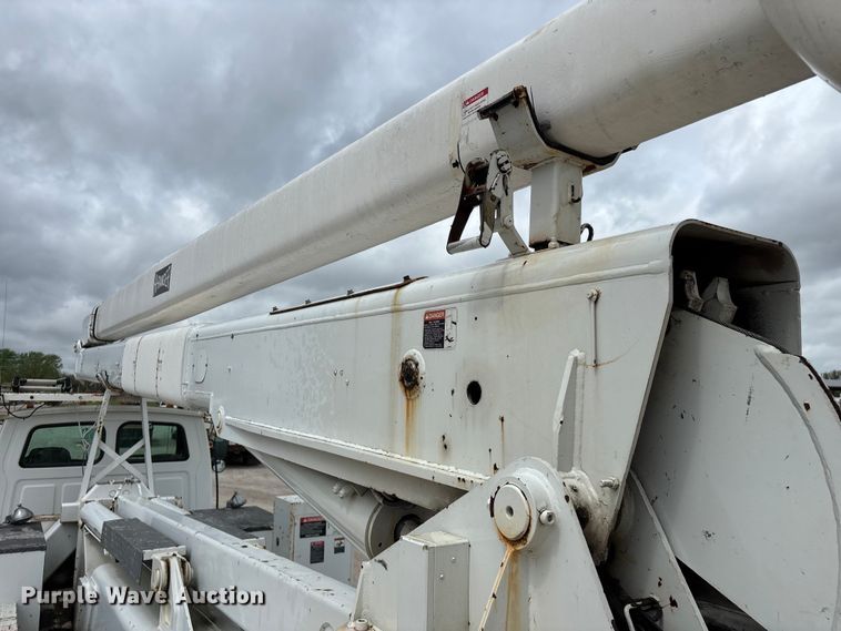 image for item FG0249 2001 Sterling Truck L7500 Series bucket truck