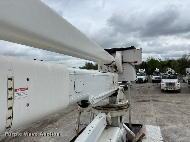 image for item FG0249 2001 Sterling Truck L7500 Series bucket truck