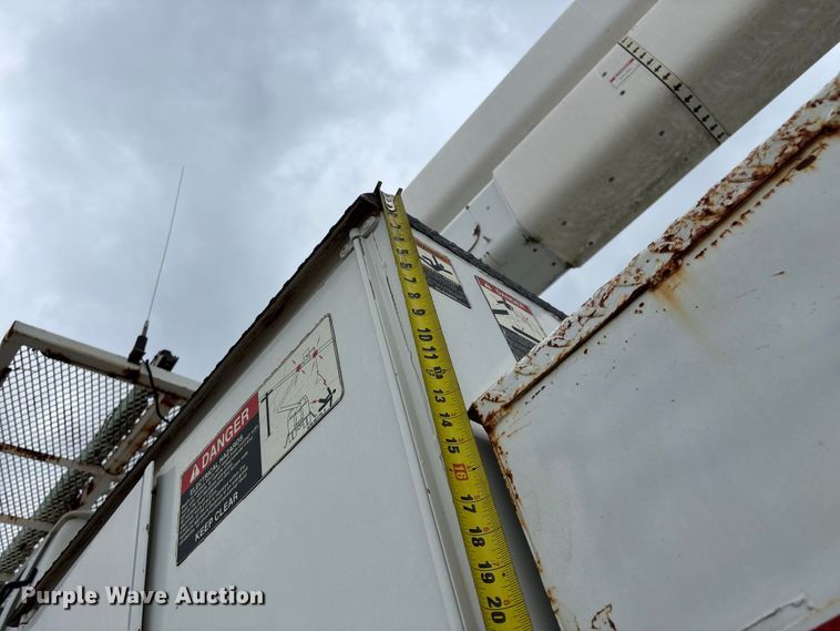 image for item FG0249 2001 Sterling Truck L7500 Series bucket truck