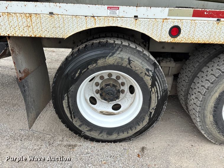 image for item FG0249 2001 Sterling Truck L7500 Series bucket truck