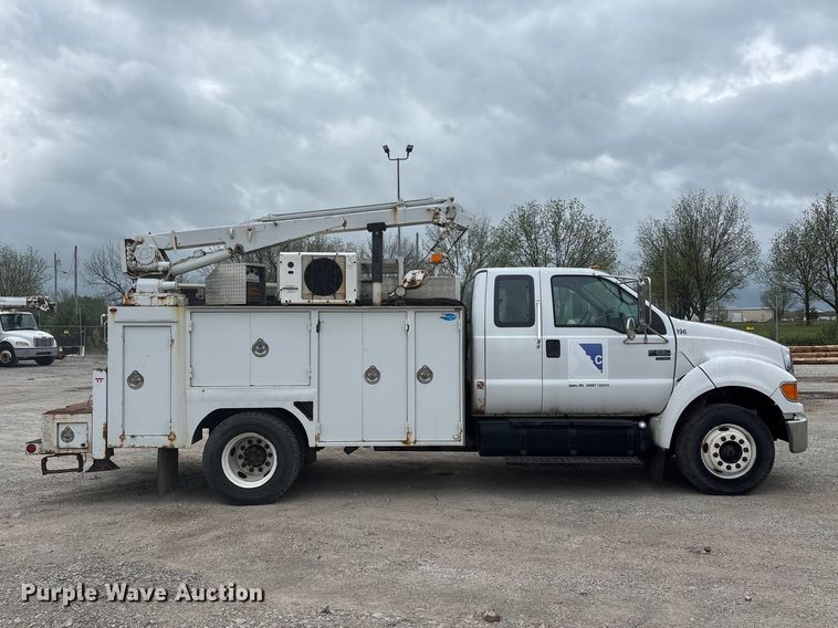 image for item FG0250 2006 Ford F650 utility / service truck