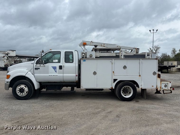 image for item FG0250 2006 Ford F650 utility / service truck