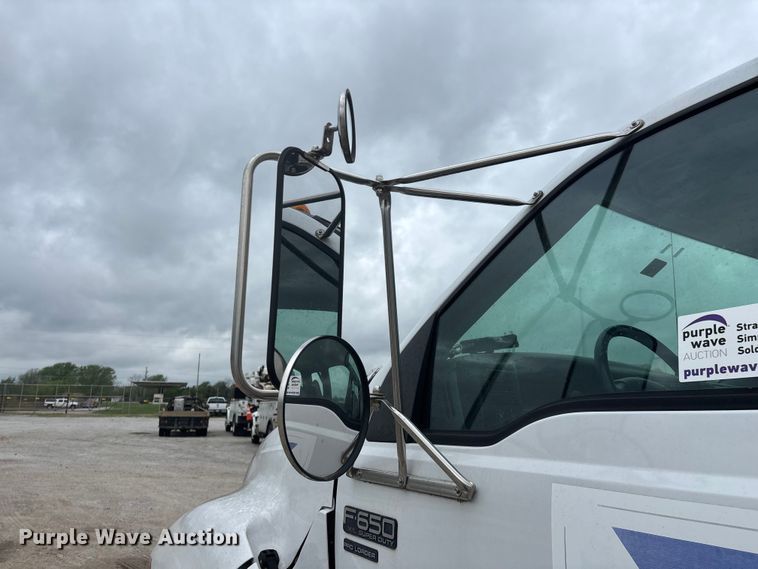 image for item FG0250 2006 Ford F650 utility / service truck